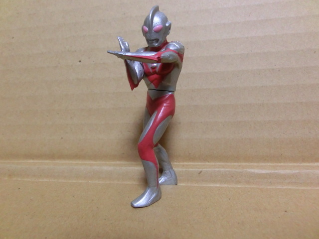 ★HGウルトラマン パート3 ウルトラマンパワード 初版? ピンク眼 凸なし