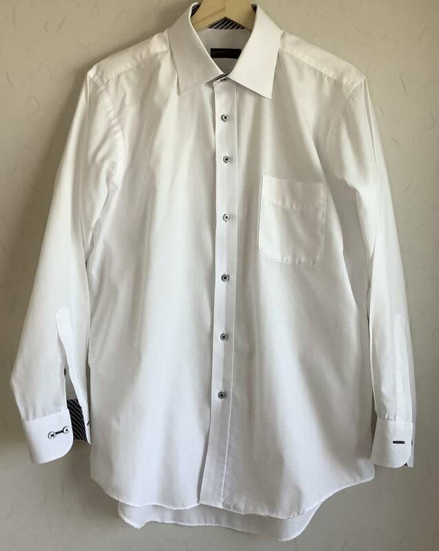 【中古美品】ワイシャツ　長袖　ボタンダウン　カッターシャツ　ビジネス　Lサイズ　首回り40 白地　背中ウエストダーツ