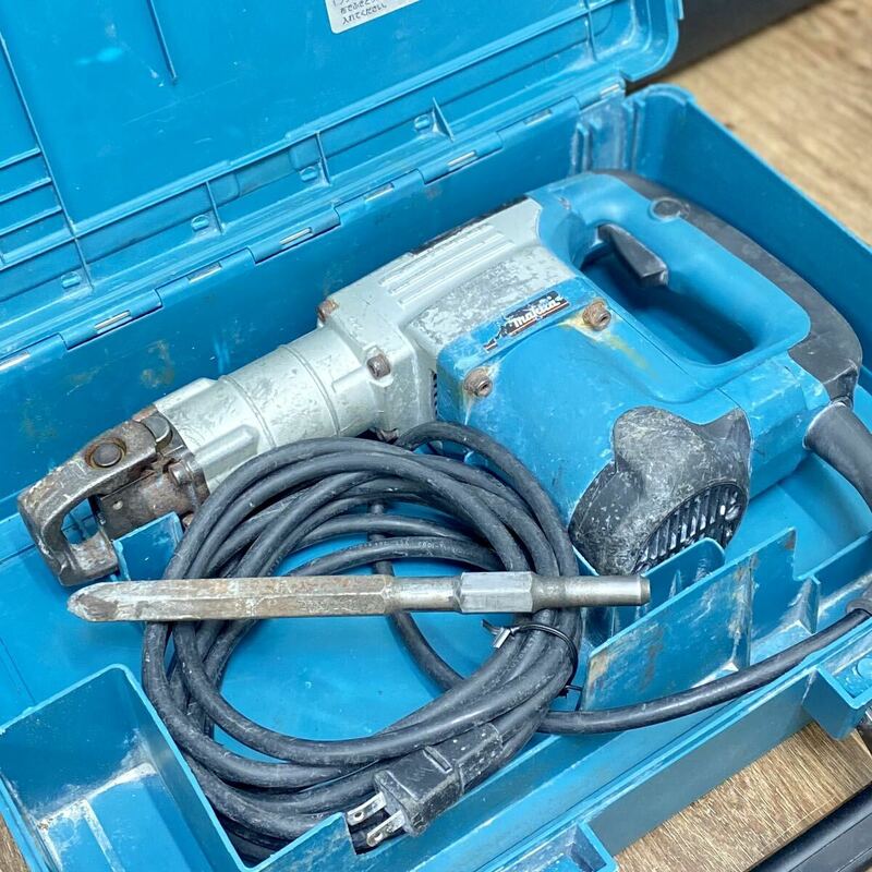 現状渡し■makita マキタ 電動ハンマ 100V ケース付き 電動工具 コード式 ハツリ機 穴あけ HM0830 中古品■兵庫県姫路市発 F2