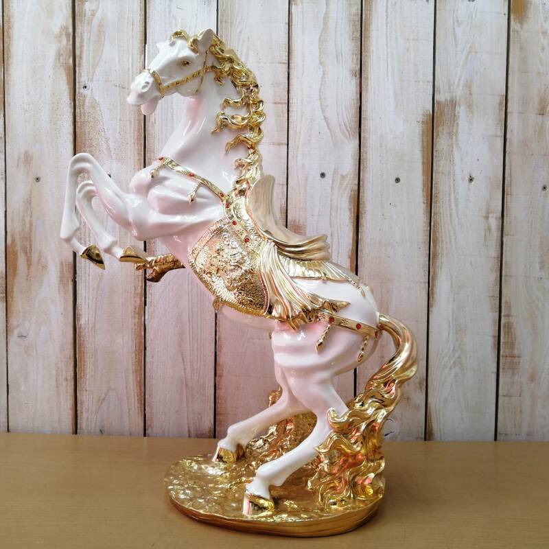 □23101301　イタリア製　跳ね馬　大サイズ陶器製　馬の置物　オブジェ　高さ約56cm　ホワイト＆ゴールド　縁起物　インテリア　立馬　白馬