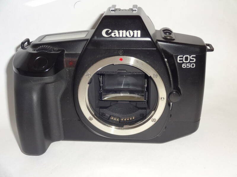 Canon EOS 650 フィルムカメラ 35mmフォーカルプレーンシャッター式一眼レフカメラ 1074868【送料無料】