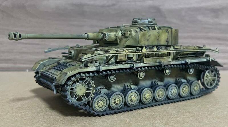 タミヤ　1/48 4号戦車 H型 塗装済完成品　三色迷彩
