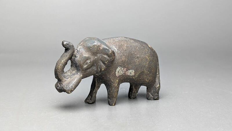 S4226 古美術 金属工芸 置物 金属製 象 ゾウ オブジェ 飾り物 重量約63g アンティーク