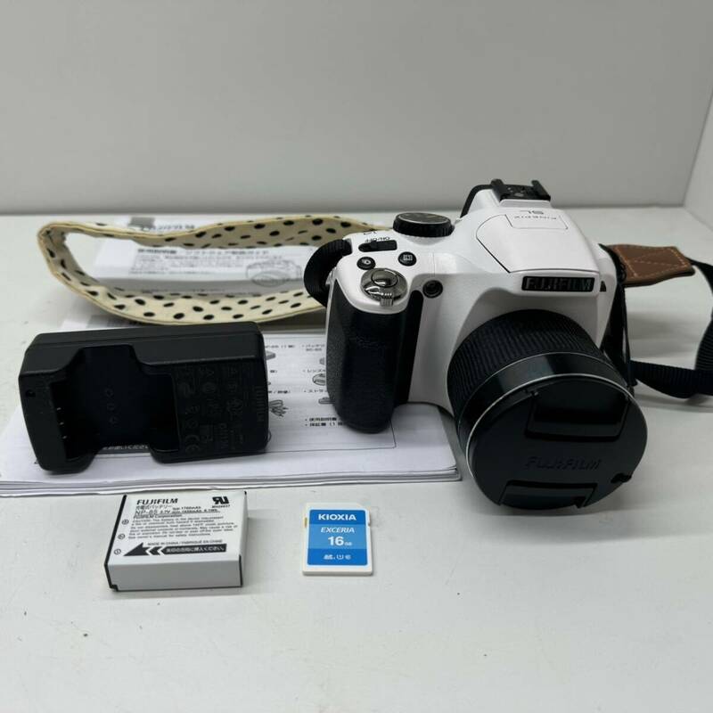 O31 ◆現状品◆ 富士フイルム Fujifilm Finepix SL300 ホワイト 30x バッテリーチャージャー付き コンパクトデジタルカメラ デジカメ
