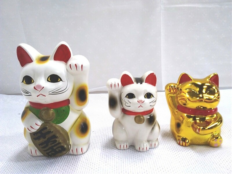 g_t W897 アンティーク　陶器製品　招き猫　インテリア　貯金箱　大小3体セット　　少々難あり!