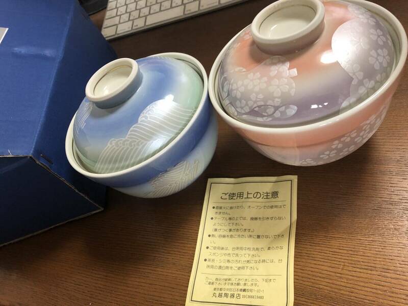 急なお客様に。　光沢ある有田焼　蓋つき飯碗　青＆ピンク　夫婦茶碗　　