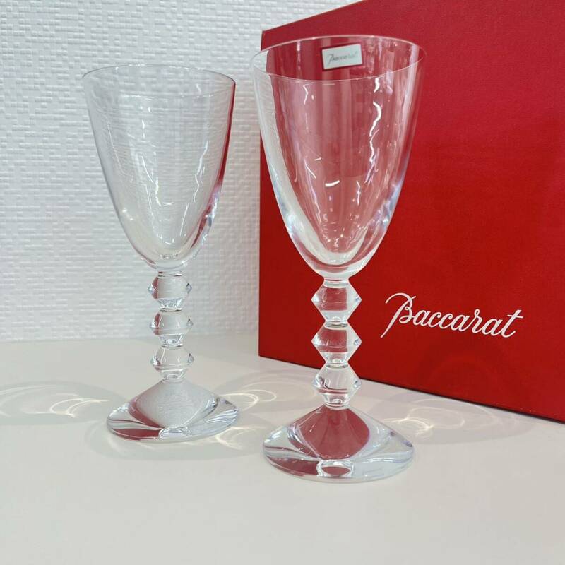 【極美品】Baccarat バカラ ベガ ワイングラス 2客セット クリスタルガラス グラス 有名ブランド食器 ペア おしゃれ 箱入り 約18cm(H)