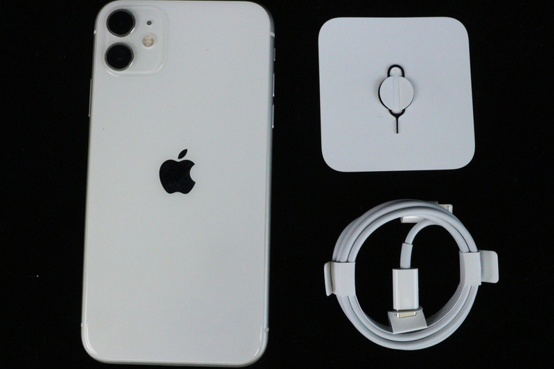 【動作確認OK】Apple アップルiPhone11 64GB ホワイトカラー 充電器付き Simロック有り ネットワーク利用制限○ スマートフォン 020IFEIK73