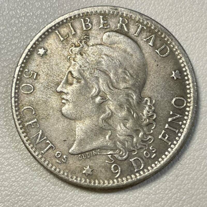 アルゼンチン 硬貨 古銭 連邦共和国 1883年 太陽 花輪 旗 繋ぐ手 自由 1ペソ コイン 重12.83g