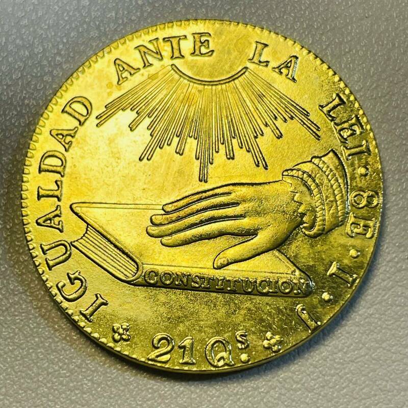 チリ 硬貨 古銭 憲法 1837年 「憲法の本を手に取ります」 エスクード コイン 重22.55g