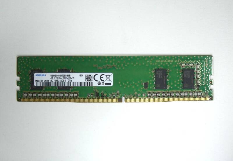 【即決・送料無料】SAMSUNG DDR4 4GB 1Rx16 PC4-2666V-UCO-11 288Pin SDRAM DIMM デスクトップ用 メモリ ①