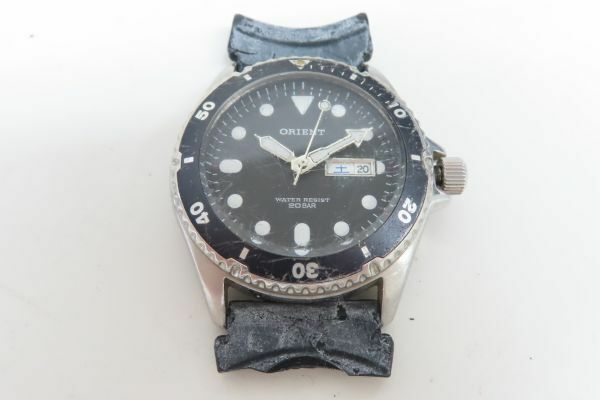 1218/ti/04.23 ORIENT 腕時計 オリエント UG15-C3 ダイバー 黒文字盤 シルバー デイデイト メンズ クォーツ
