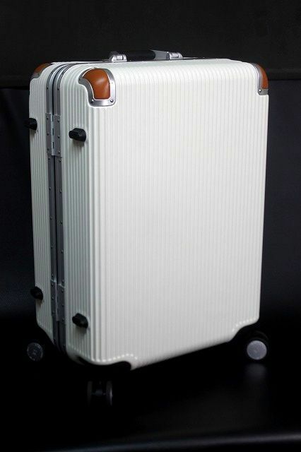 未使用品 スイスミリタリー プレミアム スーツケース ホワイト 64L SM-C624 二重TSAロック SWISS MILITARY