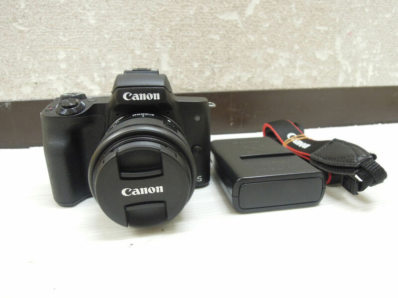 2347) 美品 キヤノン Canon EOS Kiss M EF-M 15-45mm IS STM レンズ付き デジタル ミラーレス 一眼カメラ