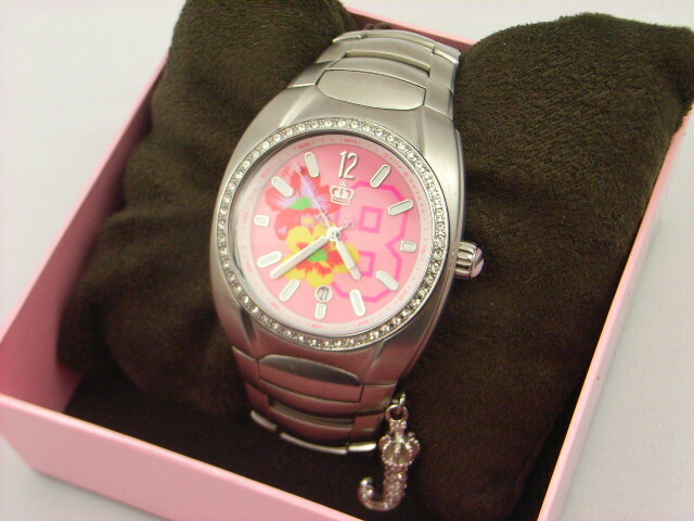 JUICY COUTURE ジューシークチュールレディース女性用フラワー腕時計（シルバー/ピンク）
