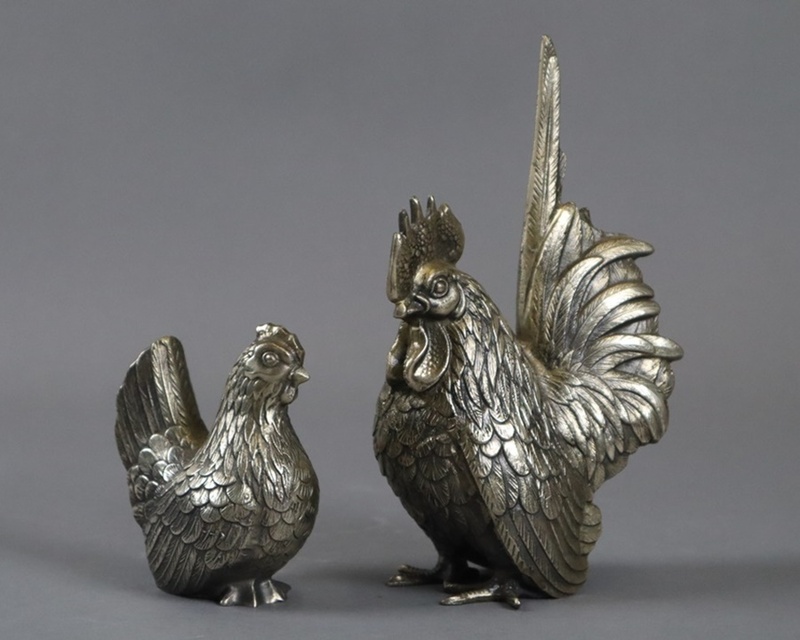 金工美術 白銅 鶏 一対 置物 高19cm 床飾 銅製 細密細工 古美術品[c597]