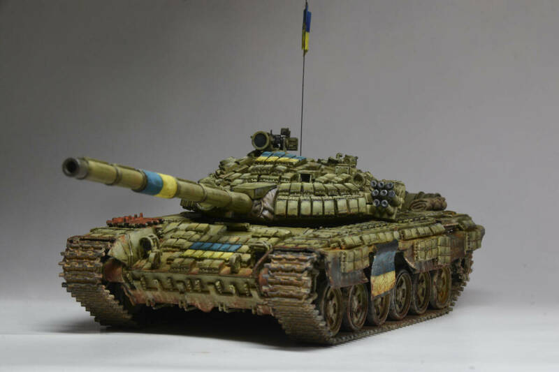【塗装済み完成品】T-72 w/ERA Ukraine Captured / ウクライナ鹵獲車両
