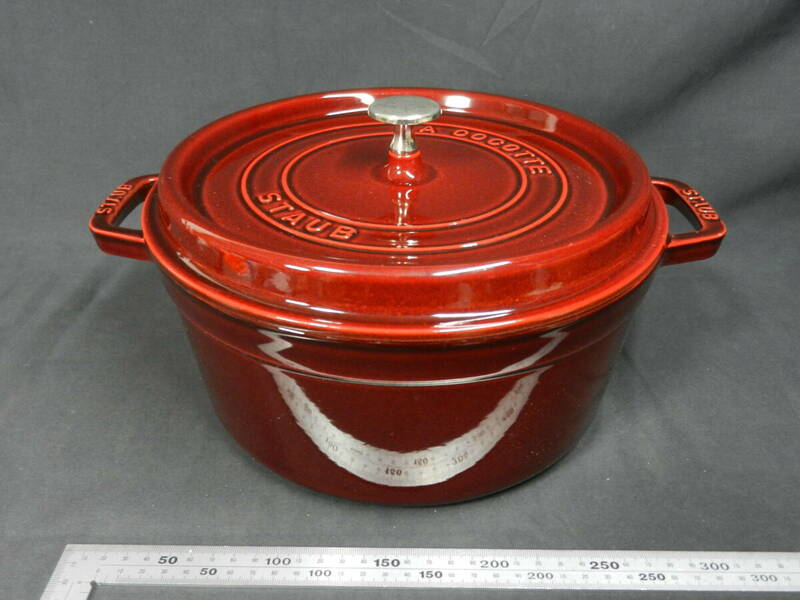 ストウブ ピコ ココット ラウンド 26cm グレナディンレッド ? 中古 フランス製 staub 両手鍋 ホーロー