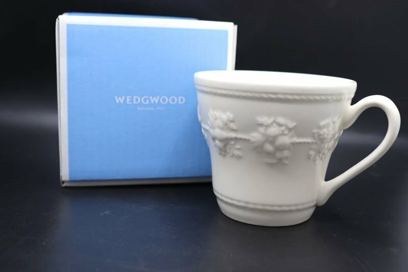 【未使用】WEDGWOOD　ウェッジウッド　FESTIVITY（フェスティビティ）マグカップ/コップ/陶器　食器