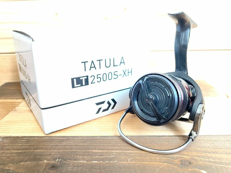 ■ DAIWA TATULA ダイワ タトゥーラ LT2500S-XH スピニング リール 箱/説 有り ★