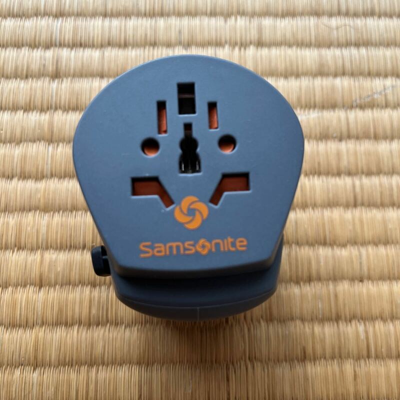 海外旅行用 コンセント 変換プラグ サムソナイト　変換器 電源タップ Samsonite