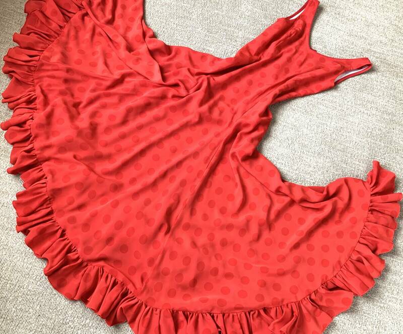 19　ダンス衣装　凄いフレアーの量　ロングドレス　赤　　　