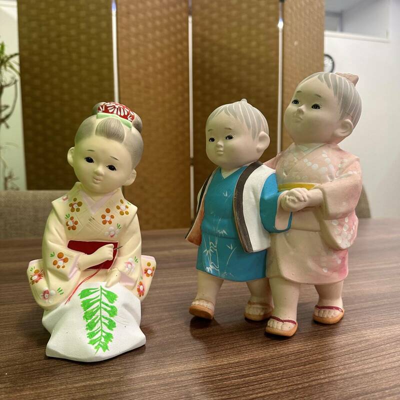 博多人形 はかた人形 陶器 置物 伝統工芸 針仕事をする女性 こども 高さ約20㎝ インテリア 中古品 現状品 E589