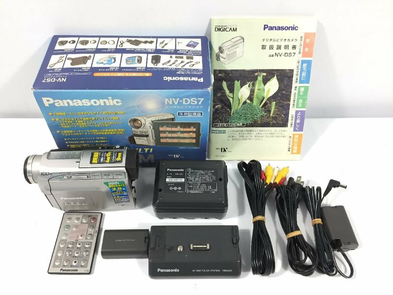 Panasonic　パナソニック　Mini DVビデオカメラ　NV-DS7　ACアダプター/AVワンタッチステーション付　現状品　CJ5.020　/07