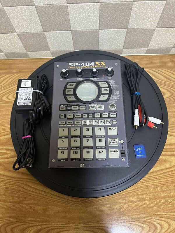 Roland ローランド LINEAR WAVE SAMPLER サンプラー SP-404 SX DJ機器 DJ機材 ※通電確認のみ