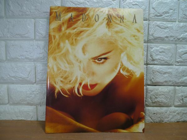 USED品　MADONNA（マドンナ） 1990年 Blond Ambition Tour コンサート 　[コンサートパンフレット]　SKN-6924