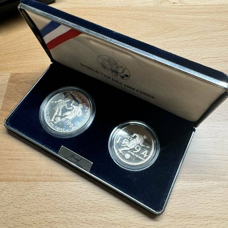 【送料無料】WORLD CUP USA 1994 COINS 記念コイン 銀貨26.73g 銅貨11.3g 箱 スリーブケース付き