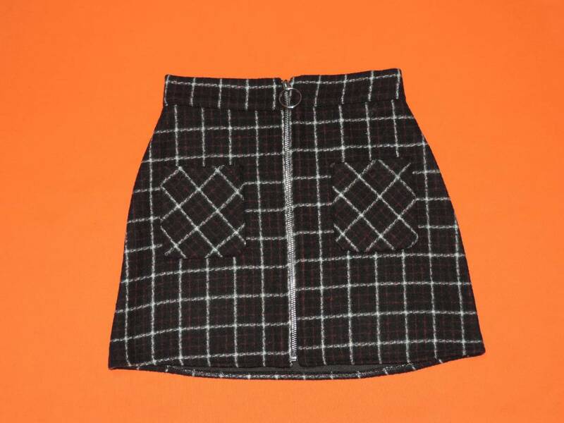 ☆チェックデザイン両サイドポケットチャック付あったか素材黒スカート☆Ｍサイズ☆