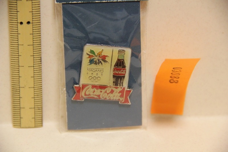 1998 長野オリンピック コカコーラ ボトル ピンバッチ Coca Cola 検索 ピンバッジ ピンズ ピンバッヂ PIN PINS グッズ キャラ ロゴ 