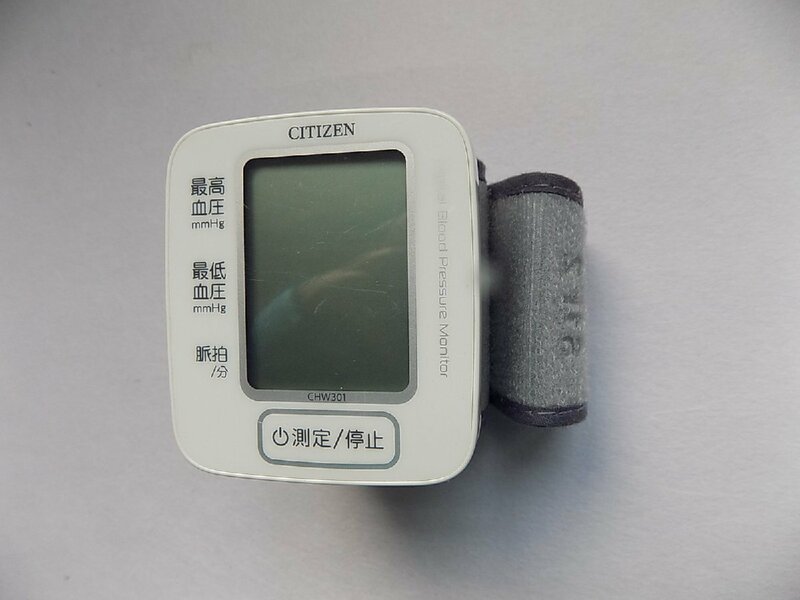 CITIZEN 手首計測血圧計　CHW301/mo-K-57-5448/安い/きれい/ハードカフ/前回値メモリー/血圧値/脈拍数/大画面液晶/スマホ連携/USB対応/