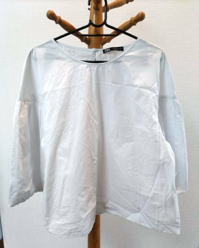 未使用☆保管品　ZARAシャツ　ブラウス　バルーン袖　コットン　白ホワイト　Lサイズ