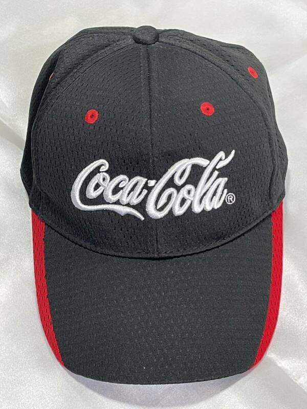 コカ・コーラ【Coca-Cola】メッシュキャップ・大人用フリーサイズ・調整可能・頑丈ポエルテル100%・(株)グリーンフィールド・黒色ブラック