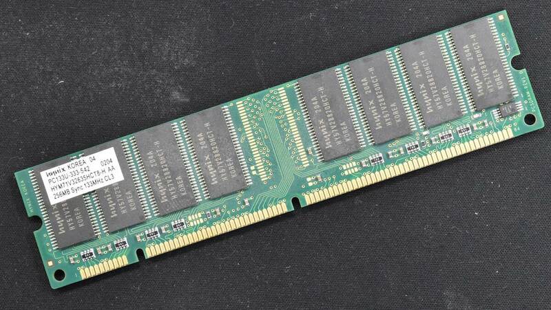 256M PC133 SDRAM CL3 168pin non-ECC Unbuffered DIMM 2Rx8(両面実装) 汎用デスクトップ向けメモリー HYNIX (管:SA5818