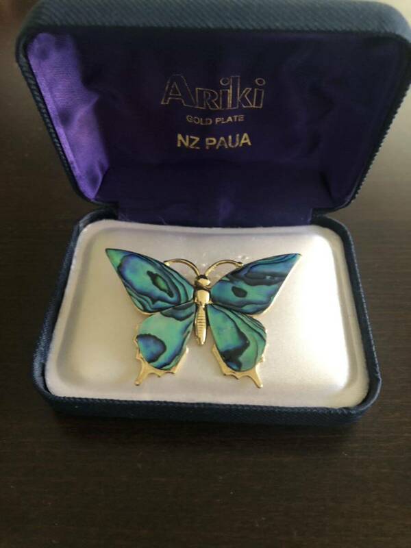 大幅値下素敵な蝶のブローチ