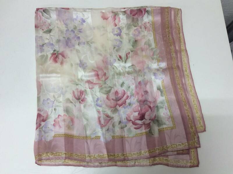 ■5278 LUCIANO SOPRANI ルチアーノ ソプラーニ 超大判スカーフ 絹100％ 花柄 ピンク系 ファッション小物 レディース