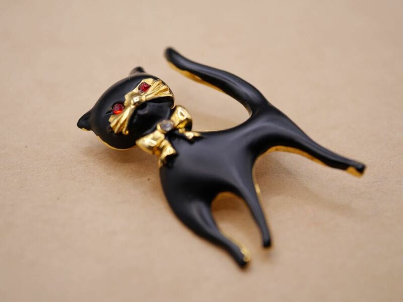 【4604】猫 ネコ ねこ ヴィンテージ ビンテージ ブローチ アクセサリー TIA