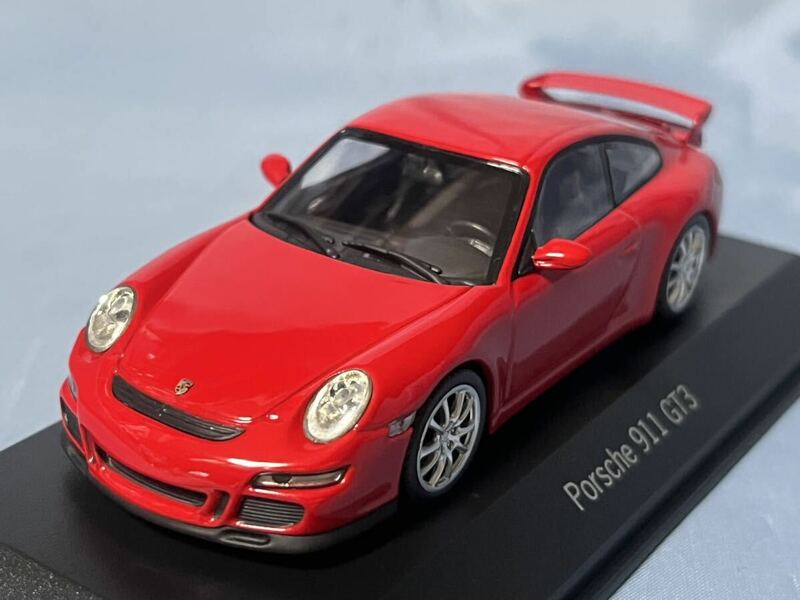 ミニチャンプス 製　　ポルシェ　911 GT3 赤　　1/43