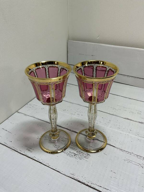 ボヘミア　ガラス　ベネチアン　ワイングラス　ピンク　２客　