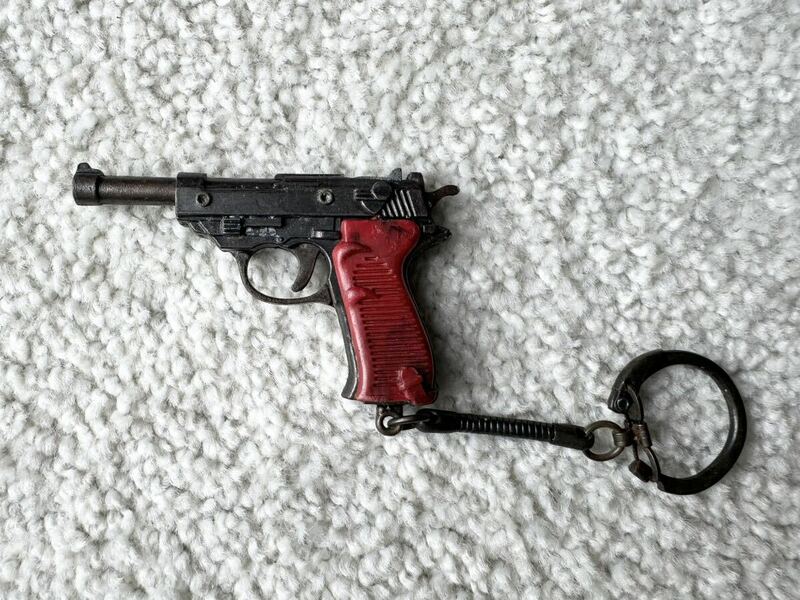 火薬鉄砲■キーホルダー ワルサーP38 ミリタリー WALTHER P38 MILITARYミニガン ピストル 拳銃 おもちゃ