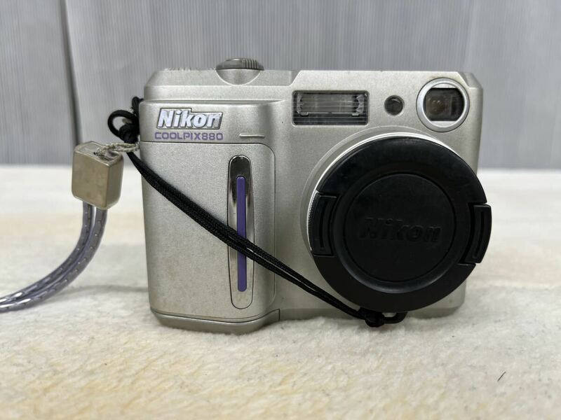 【送料込】NIKON ニコン COOLPIX880 クールピクセル デジタルカメラ シルバー ジャンク品