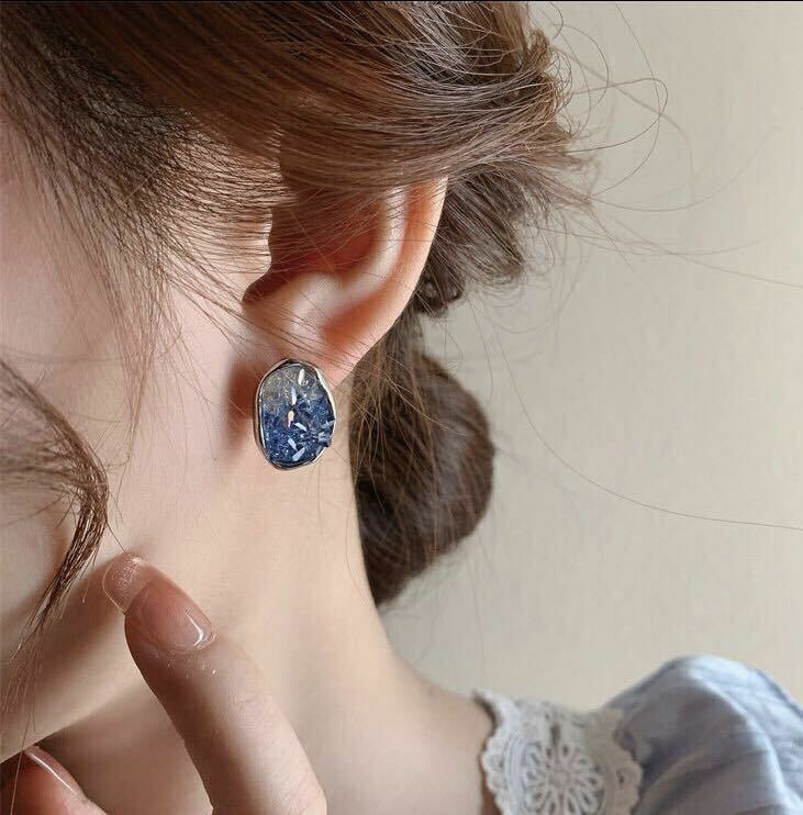 true blue ピアス　シルバーカラー