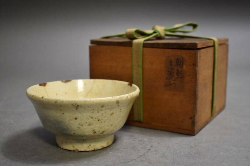 【英】A1161 時代 高麗白磁茶碗 中国美術 朝鮮 韓国 高麗 李朝 白瓷 器 骨董品 美術品 古美術 時代品 古玩