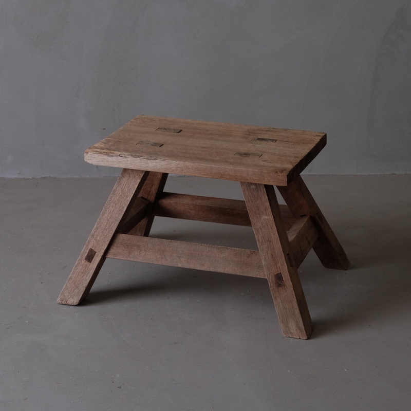 03084 ラワン材 古いロースツール / 椅子 チェア 作業台 テーブル 踏み台 古家具