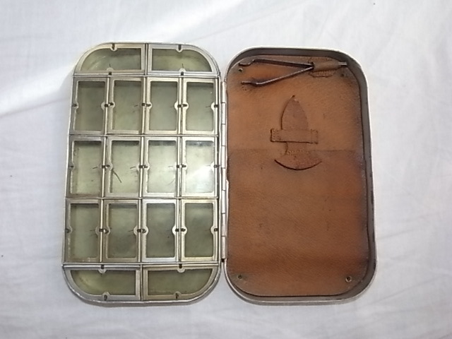 ***　Rare Vintage Wheatley Fly Box Over ９０ Years Ago For Collectors＝2　***