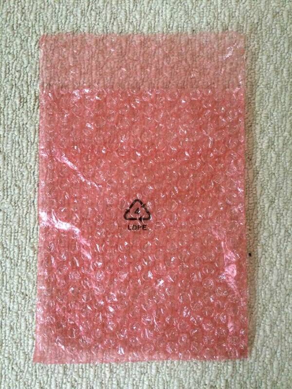 緩衝材 袋状（封筒状）ピンク色プチプチ/エアキャップ 26.5cm×16cm （袋部分21.5cm×16cm）50枚セット/美品リサイクル品/袋印字有り