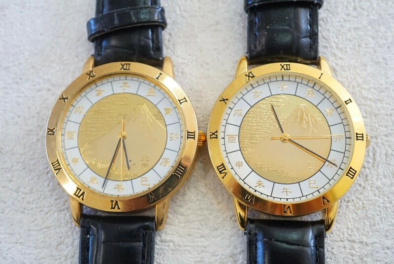 F1345 葛飾北斎 富士山 十二支 ゴールドカラー 腕時計 2点セット クォーツ アクセサリー 大量 まとめて おまとめ まとめ売り 不動品